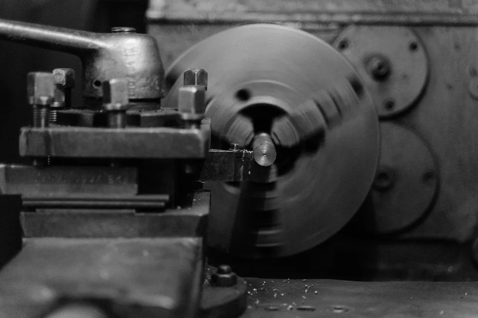 What Is A Lathe Machine & How Does It Work