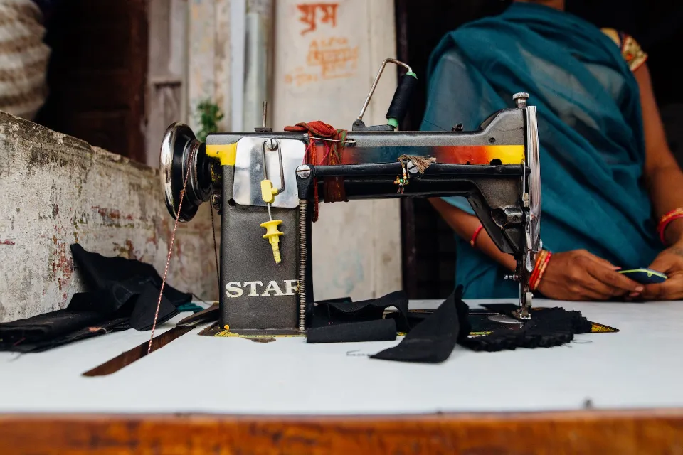 What is a Walking Foot Sewing Machine & How Does It Work